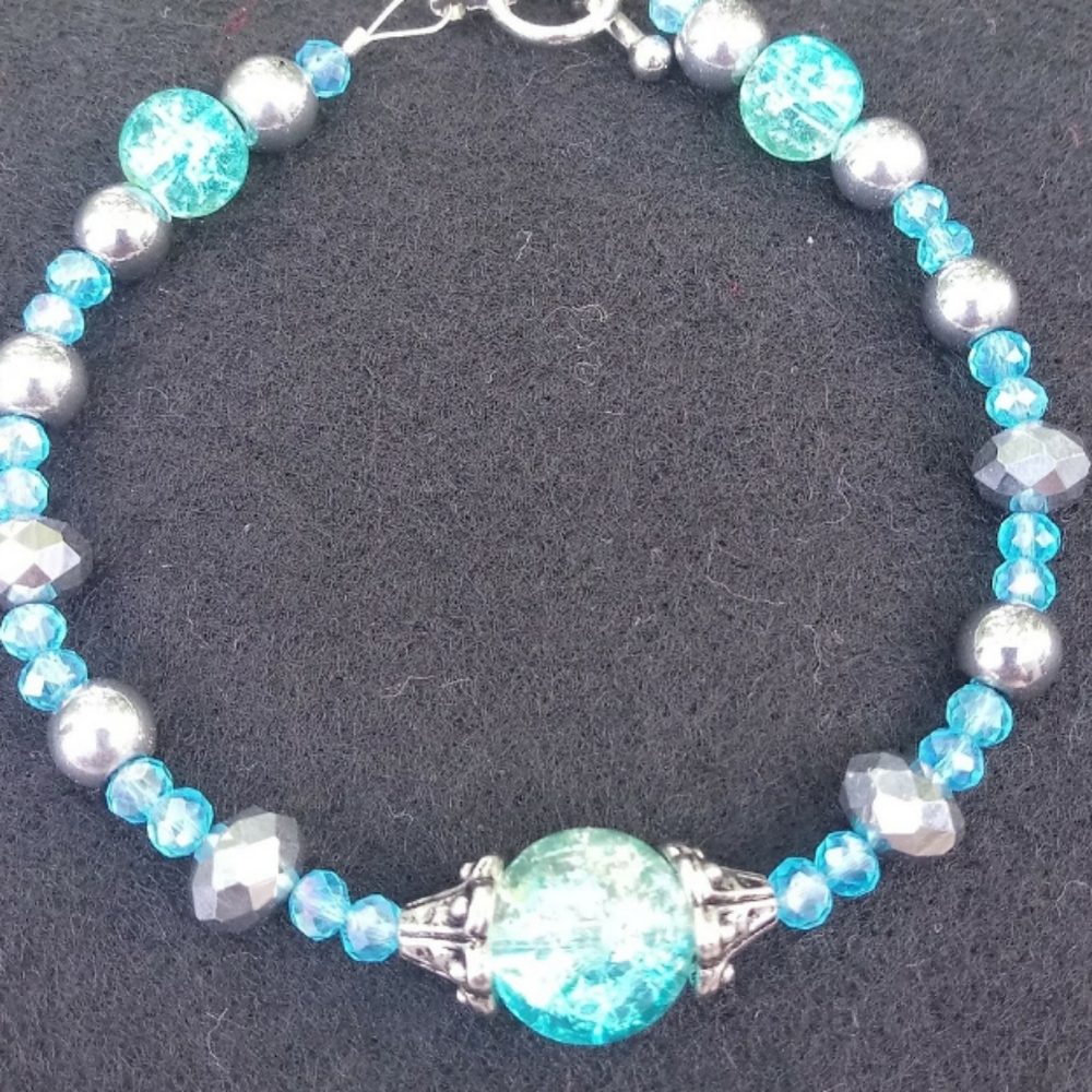 Handmade blue beaded bracelet